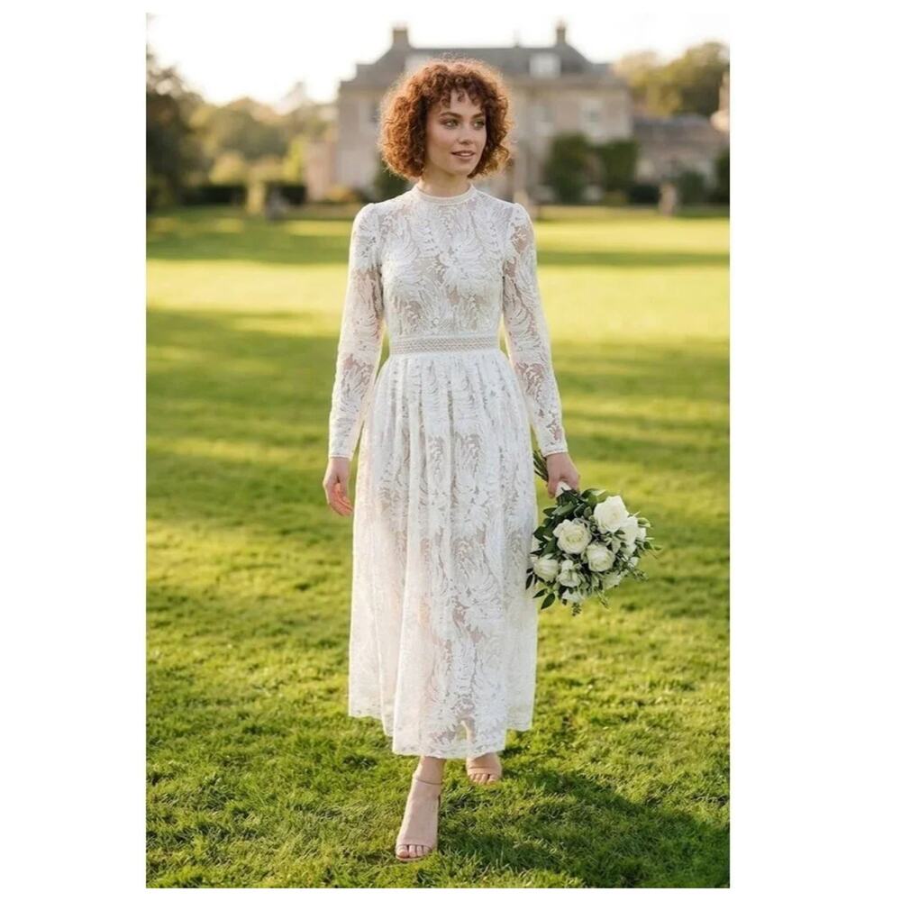 Ivy City Co Naples in White Champagne Lined Floral Midi Dress Size 12